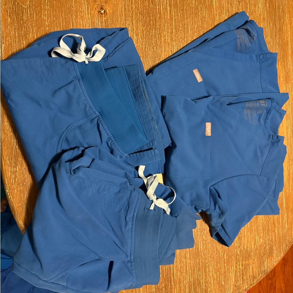 Figs Royal Blue Scrub Top
2 xs tops
2 small tall bottoms